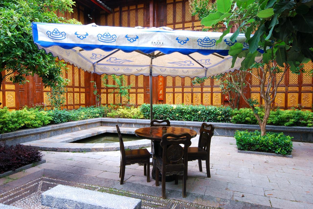 Lijiang Jinfu Hotel Exteriör bild